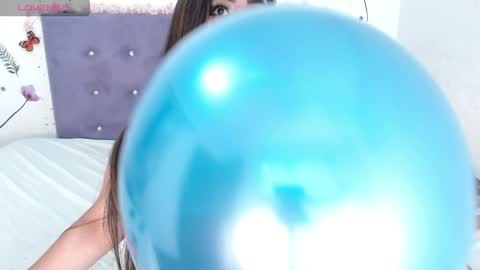 Snapshot of lin_jayani chatting on April 18, 10:54 pm Lin online show from April 18, 10:54 pm