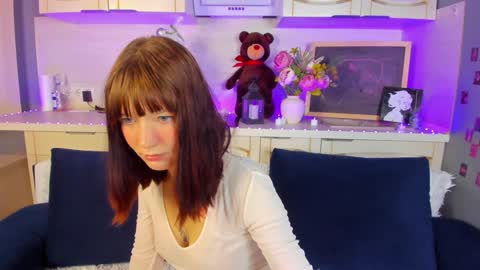 Lina blueeyed    GMT3 1100-1700 Mon Wed Thu Sat Sun online show from December 4, 11:19 am