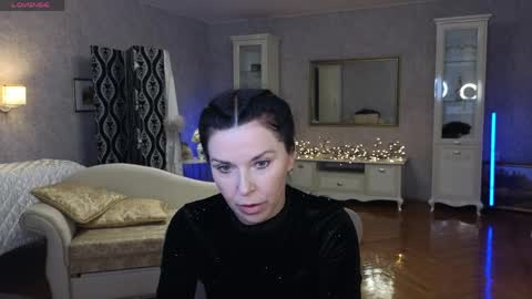 Snapshot of lina_flore chatting on April 2, 8:17 pm lina_flore online show from April 2, 8:17 pm