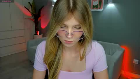 Snapshot of lina_korvin chatting on December 15, 1:59 pm Lina online show from December 15, 1:59 pm