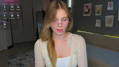 Lina online show from March 17, 1:36 pm