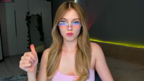 Lina online show from March 23, 1:04 pm