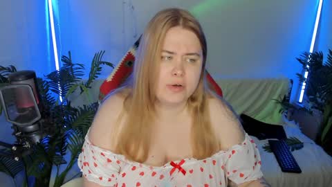 Snapshot of lina_linx chatting on February 4, 7:33 pm lina_linx online show from February 4, 7:33 pm