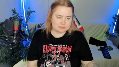 Snapshot of lina_linx chatting on February 6, 11:04 pm lina_linx online show from February 6, 11:04 pm
