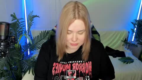 Snapshot of lina_linx chatting on February 7, 9:15 pm lina_linx online show from February 7, 9:15 pm