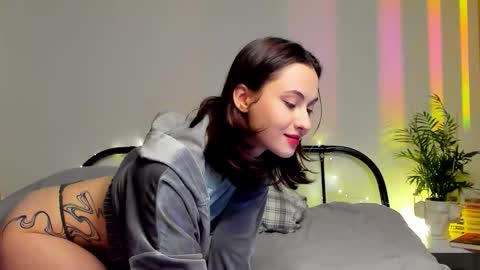 Snapshot of lina_n_kitty chatting on December 20, 7:43 pm Lina - online show from December 20, 7:43 pm