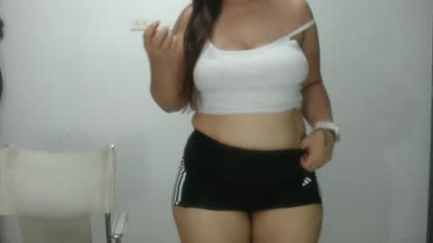 Snapshot of lina_playful chatting on February 16, 3:46 am iiisabella online show from February 16, 3:46 am