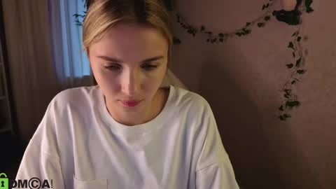 Snapshot of lina_reeds chatting on April 24, 1:19 am LINA online show from April 24, 1:19 am