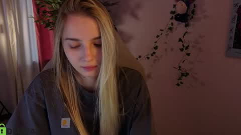 Snapshot of lina_reeds chatting on May 4, 1:12 am LINA online show from May 4, 1:12 am