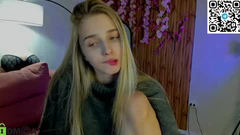 Snapshot of lina_reeds chatting on May 18, 4:07 am LINA online show from May 18, 4:07 am