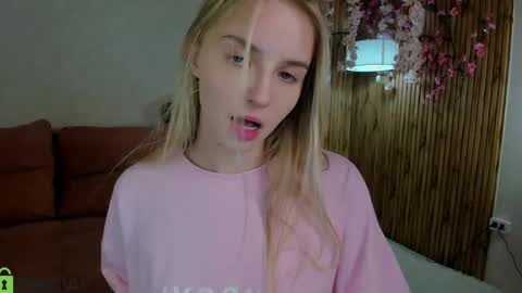 Snapshot of lina_reeds chatting on May 19, 1:56 am LINA online show from May 19, 1:56 am