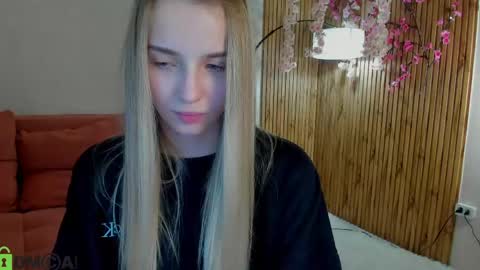 Snapshot of lina_reeds chatting on May 20, 1:12 am LINA online show from May 20, 1:12 am
