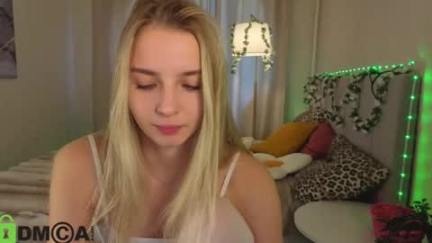 Snapshot of lina_reeds chatting on May 25, 1:11 am LINA online show from May 25, 1:11 am