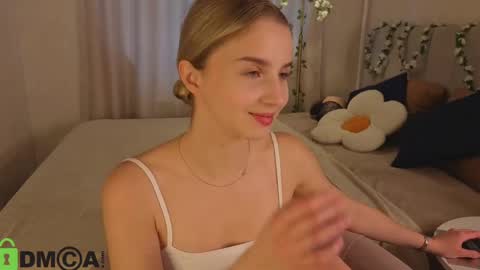 Snapshot of lina_reeds chatting on June 4, 1:11 am LINA online show from June 4, 1:11 am