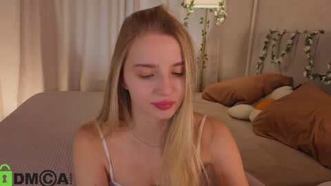 Snapshot of lina_reeds chatting on June 18, 1:17 am LINA online show from June 18, 1:17 am