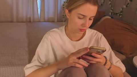 Snapshot of lina_reeds chatting on July 1, 1:07 am LINA online show from July 1, 1:07 am