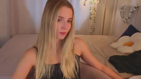 Snapshot of lina_reeds chatting on July 9, 1:09 am LINA online show from July 9, 1:09 am
