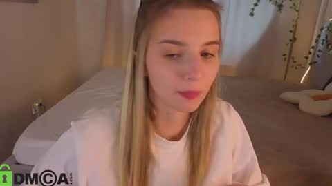 Snapshot of lina_reeds chatting on July 22, 1:08 am LINA online show from July 22, 1:08 am