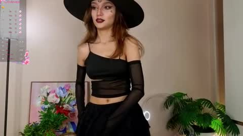 Snapshot of linaage chatting on October 31, 11:22 am Lina online show from October 31, 11:22 am