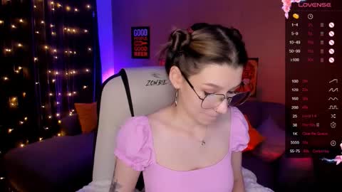 Snapshot of linablossom chatting on October 7, 2:42 am Lina online show from October 7, 2:42 am