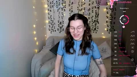 Snapshot of linablossom chatting on October 18, 3:31 am Lina online show from October 18, 3:31 am