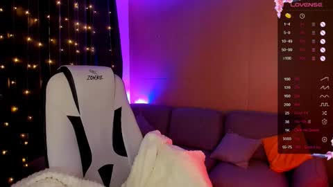 Snapshot of linablossom chatting on November 29, 8:17 am Lina online show from November 29, 8:17 am