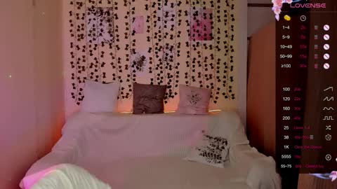 Snapshot of linablossom chatting on December 4, 8:23 am Lina online show from December 4, 8:23 am