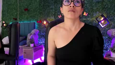 Snapshot of linagh chatting on June 27, 11:37 am Lina online show from June 27, 11:37 am