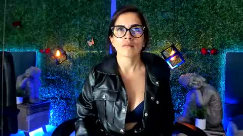 Snapshot of linagh chatting on July 2, 11:27 am Lina online show from July 2, 11:27 am