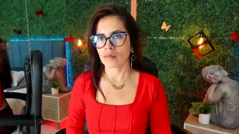 Snapshot of linagh chatting on July 24, 11:30 am Lina online show from July 24, 11:30 am