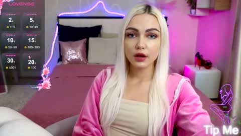 I am Lina online show from October 19, 1:45 pm