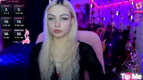 Snapshot of linalirian chatting on February 18, 10:11 am I am Lina online show from February 18, 10:11 am