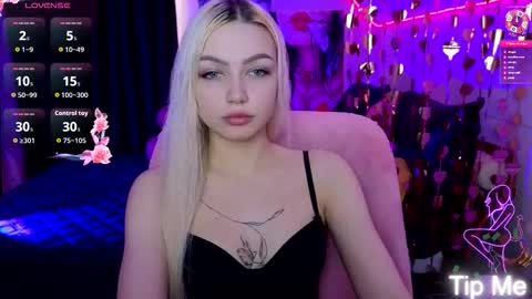 Snapshot of linalirian chatting on February 25, 10:03 am I am Lina online show from February 25, 10:03 am