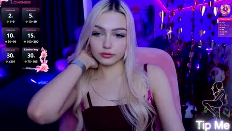 Snapshot of linalirian chatting on March 3, 2:23 pm I am Lina online show from March 3, 2:23 pm