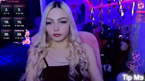 Snapshot of linalirian chatting on March 4, 10:10 am I am Lina online show from March 4, 10:10 am