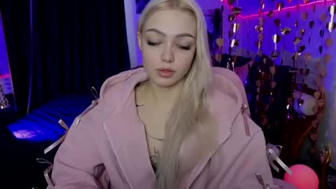 Snapshot of linalirian chatting on March 23, 10:08 am I am Lina online show from March 23, 10:08 am