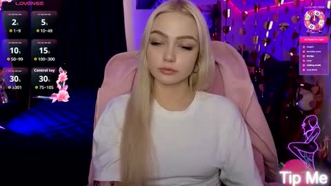 Snapshot of linalirian chatting on March 24, 2:55 pm I am Lina online show from March 24, 2:55 pm