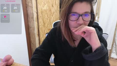 Lina online show from December 8, 3:35 pm