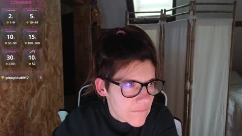 Lina online show from December 13, 3:32 pm