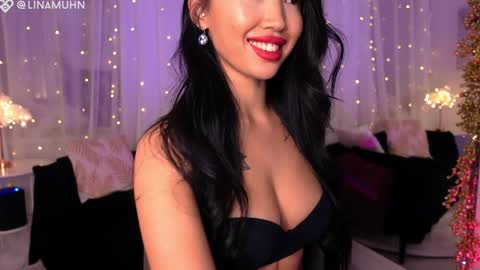 Snapshot of linamuhn_ chatting on January 1, 5:43 am Lina online show from January 1, 5:43 am