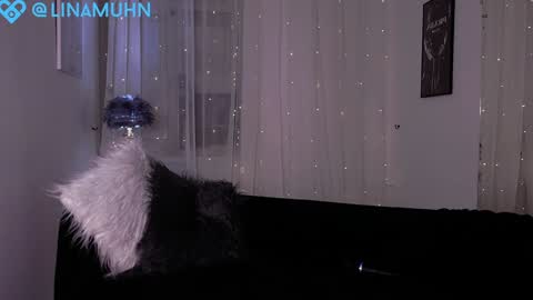 Snapshot of linamuhn_ chatting on January 29, 7:25 am Lina online show from January 29, 7:25 am