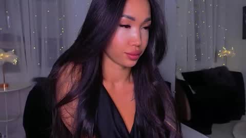 Snapshot of linamuhn_ chatting on March 2, 5:44 am Lina online show from March 2, 5:44 am