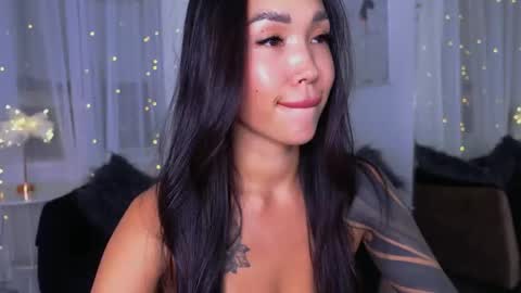 Snapshot of linamuhn_ chatting on March 3, 11:55 am Lina online show from March 3, 11:55 am