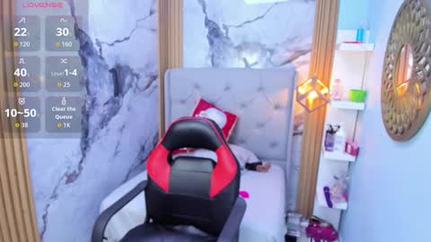 L I N A  online show from December 3, 3:47 am