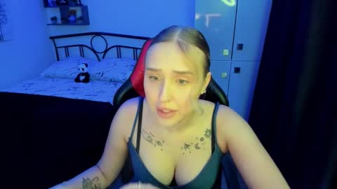 Lina online show from October 17, 9:50 pm