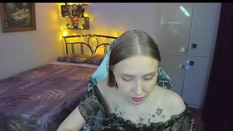 Snapshot of linatruly chatting on June 12, 9:35 pm Lina online show from June 12, 9:35 pm