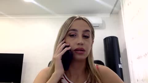 linavora online show from February 17, 12:12 pm