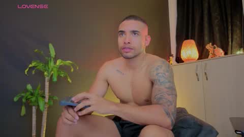 Snapshot of lincom_amith chatting on November 11, 10:21 pm lincom amith online show from November 11, 10:21 pm