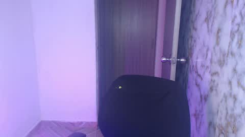 Snapshot of lincy_honeyy chatting on April 3, 4:05 pm lincy_honeyy online show from April 3, 4:05 pm