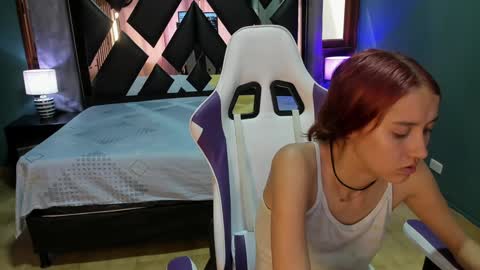  Linda  online show from December 21, 6:34 pm